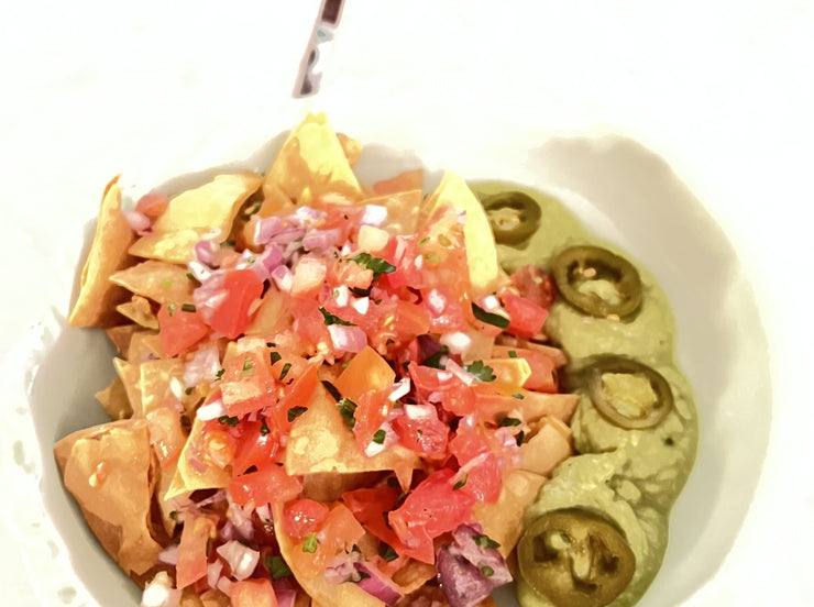 Guacamole con totopos de maiz caseros